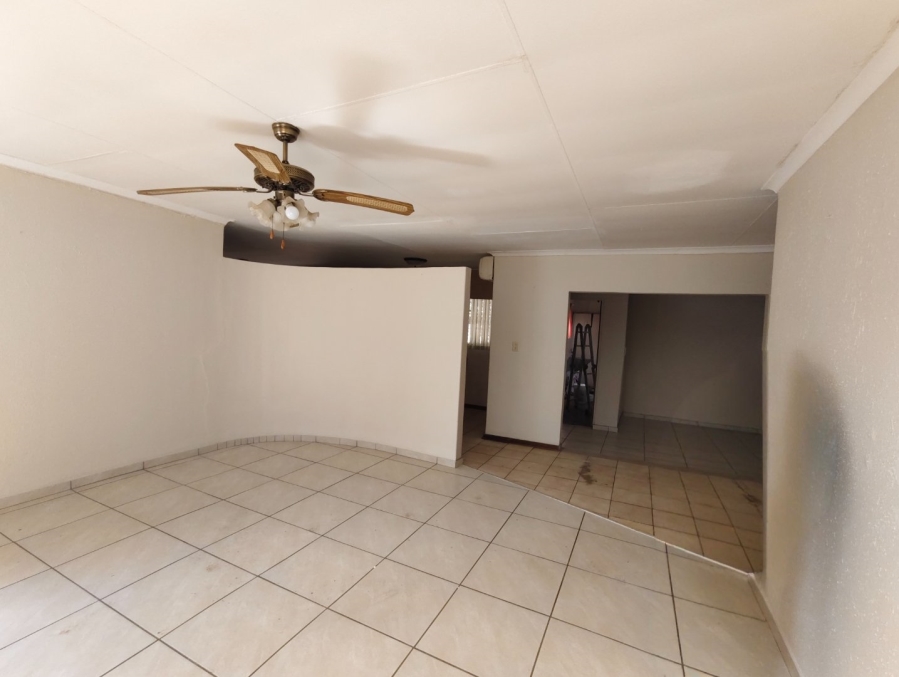 To Let 3 Bedroom Property for Rent in Pellissier Free State